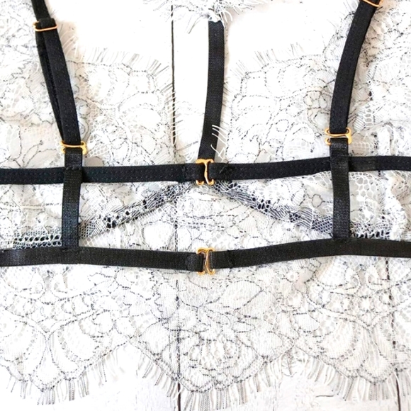 DCLF Eyelash Lace Strappy Choker Halter & High Rise Thong Two Piece Lingerie Set - Picture 3 of 5